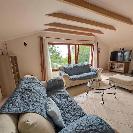 - Balaton 17957 Balatonalmádi