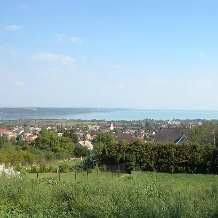 - Balaton 17957 * Balatonalmádi