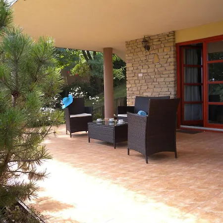 - Balaton 17957 Balatonalmádi