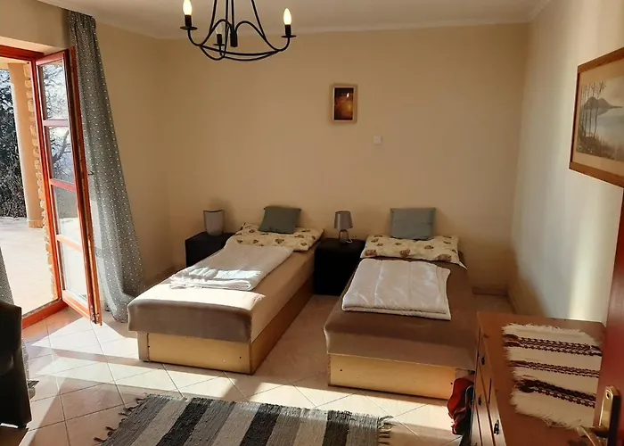 - Balaton 17957 Balatonalmádi