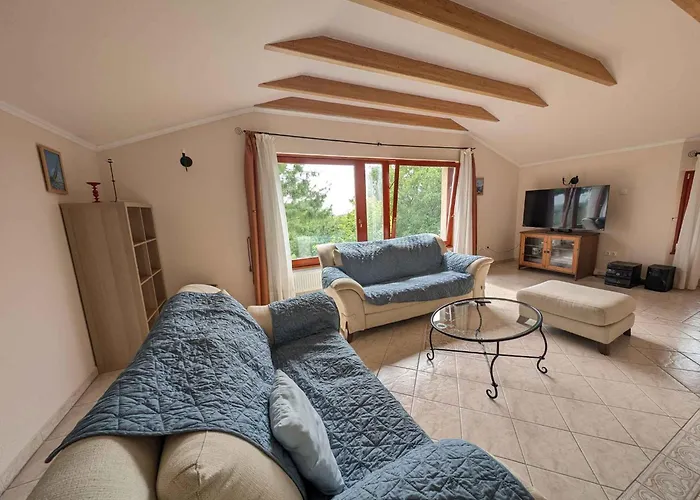 - Balaton 17957 Balatonalmádi