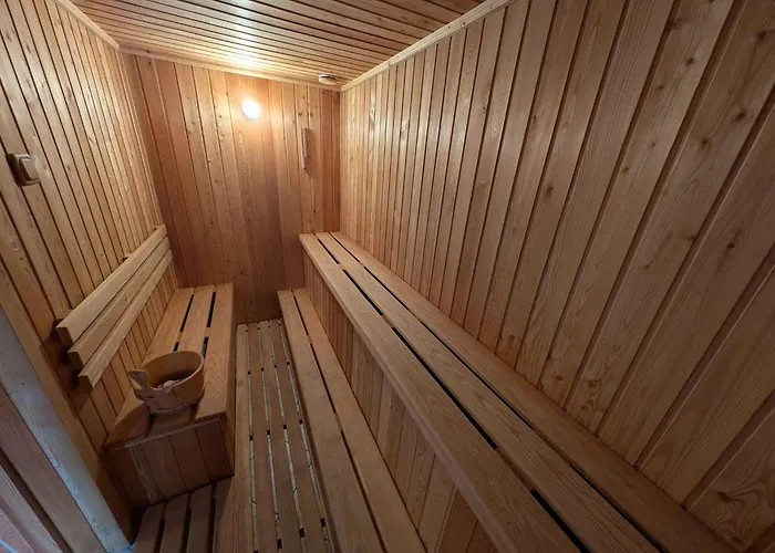 - Balaton 17957 Balatonalmádi