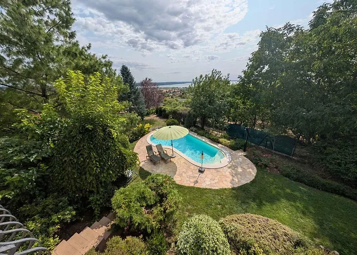 - Balaton 17957 * Balatonalmádi