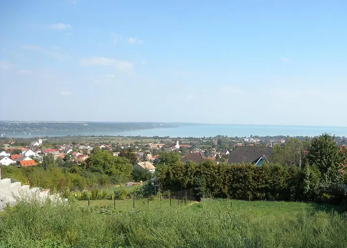 - Balaton 17957 * Balatonalmádi