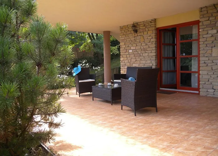 - Balaton 17957 Balatonalmádi